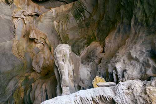 Tham Xang Cave