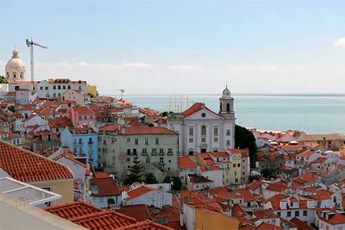alfama lisbon